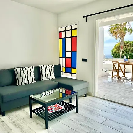 Апартаменты Michas House *